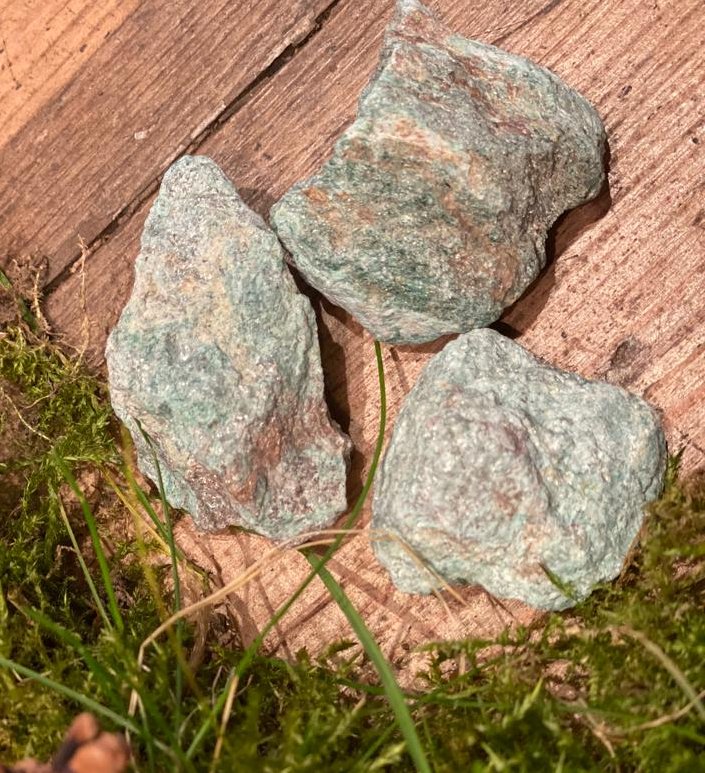 Fuschite Rough Stone - The Stone of Fairies - RS2 - The Hare and the Moon